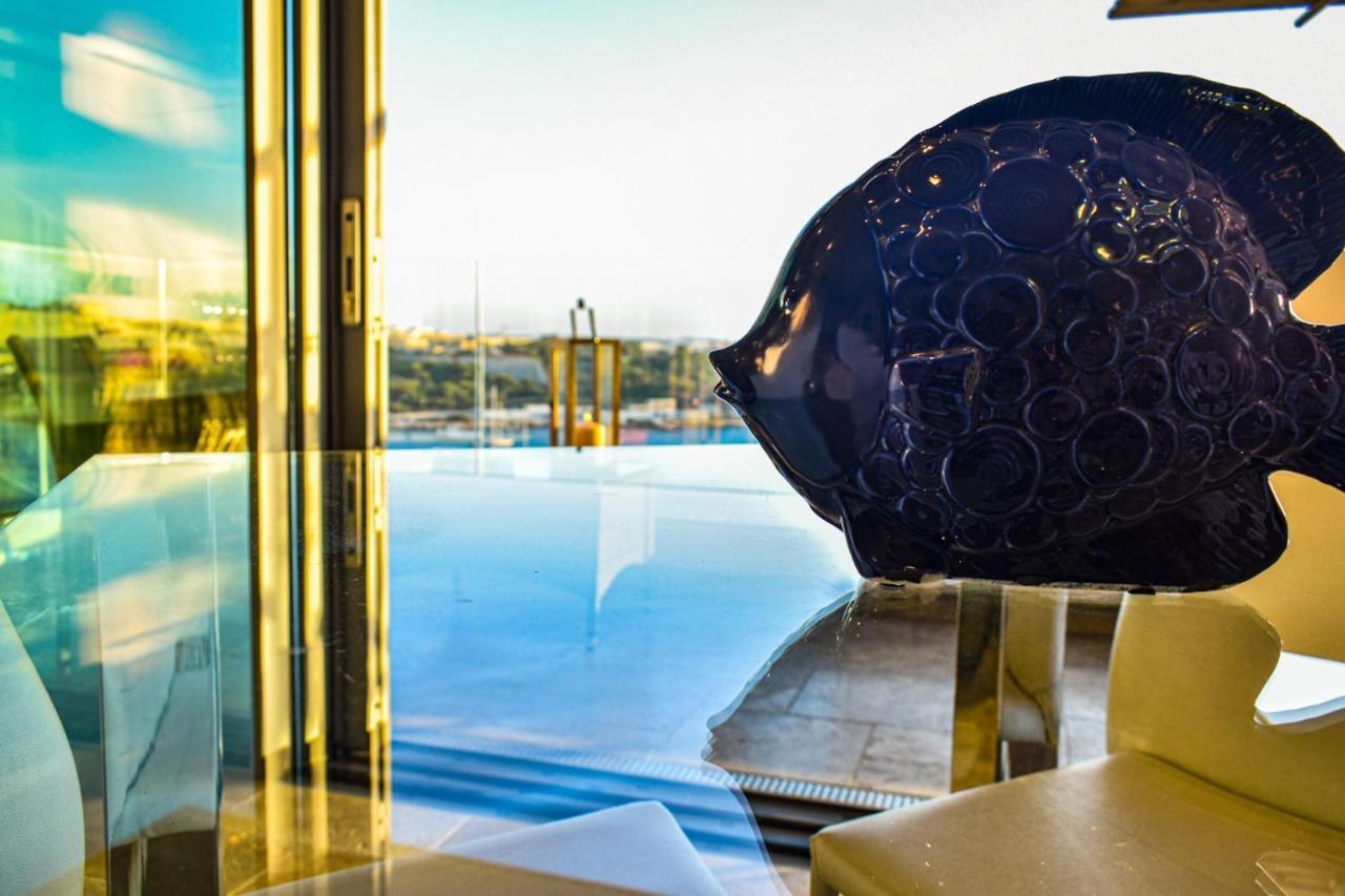 Unique Seafront Triplex Penthouse With Panoramic Bedroom & Rooftop Jacuzzi Overlooking Valletta Sliema Exterior foto