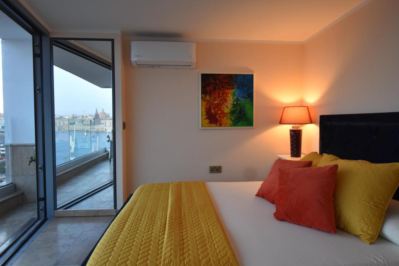 Unique Seafront Triplex Penthouse With Panoramic Bedroom & Rooftop Jacuzzi Overlooking Valletta Sliema Exterior foto