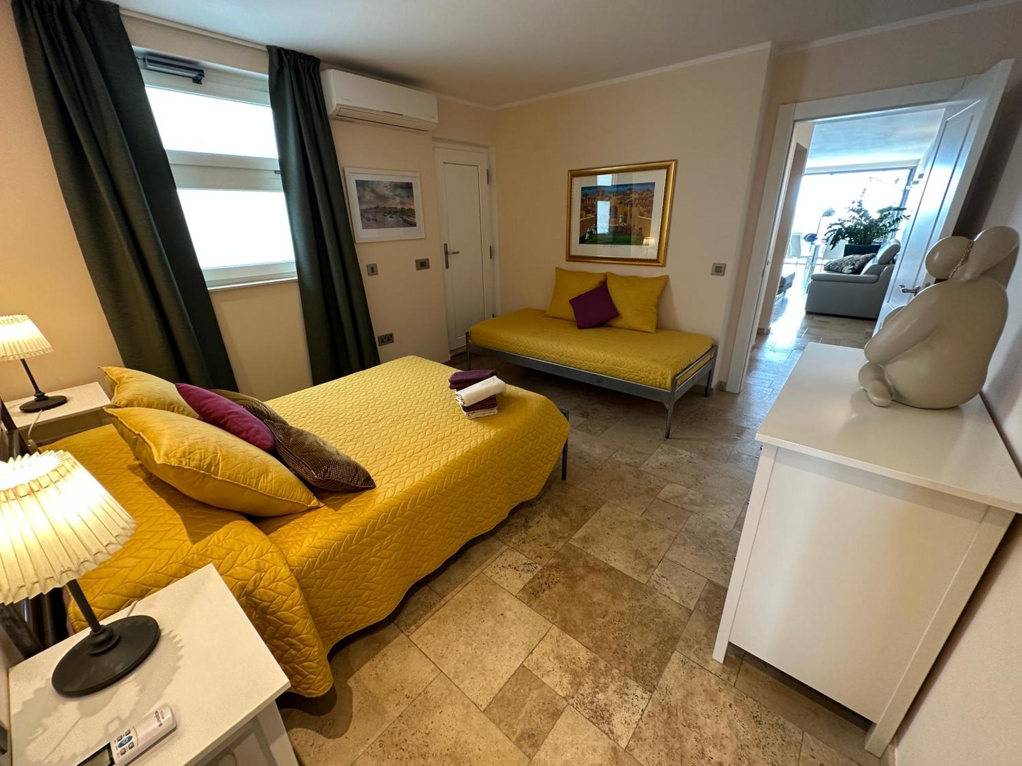 Unique Seafront Triplex Penthouse With Panoramic Bedroom & Rooftop Jacuzzi Overlooking Valletta Sliema Exterior foto